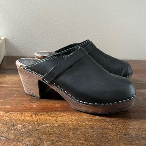Lotta black high heel clog EUC